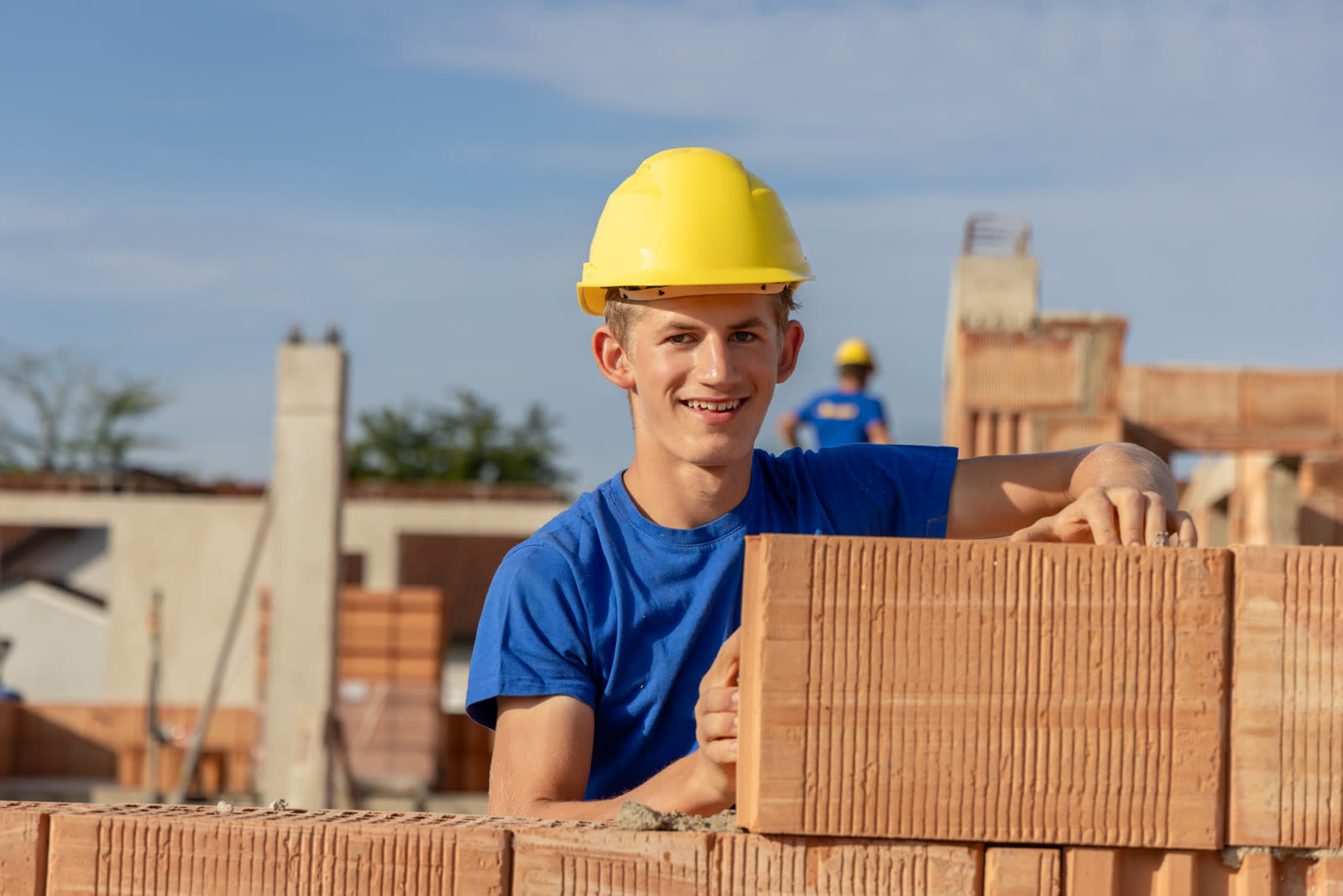 Lehrling Baumeister auf der Baustelle