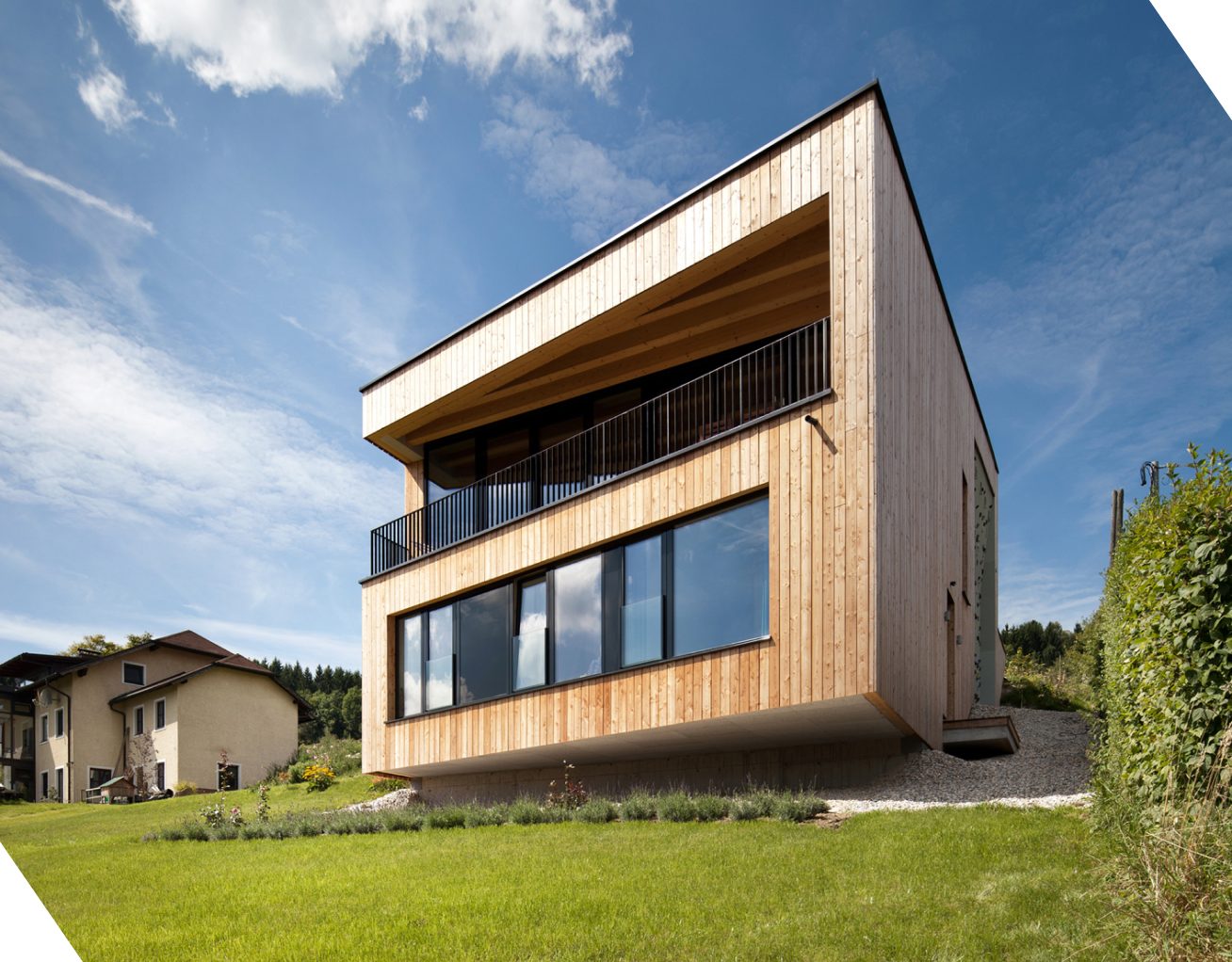 Holzhaus mit Balkon, Referenzprojekt